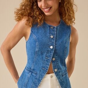Altar'd State Daisy Button Up Denim Vest in Denim | Medium NWOT (never worn)
